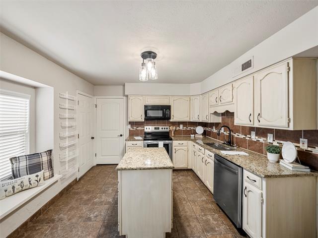 Photo - 1320 Clearview Dr