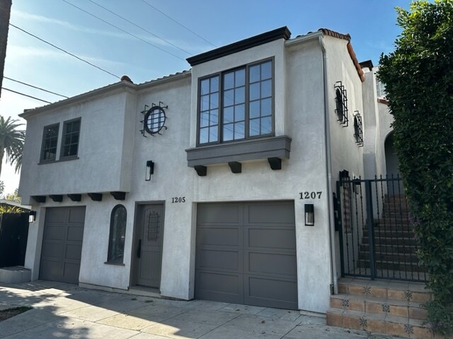 Spanish Colonial upstairs - 1207 N Spaulding Ave House Unit 1207 UPSTAIRS