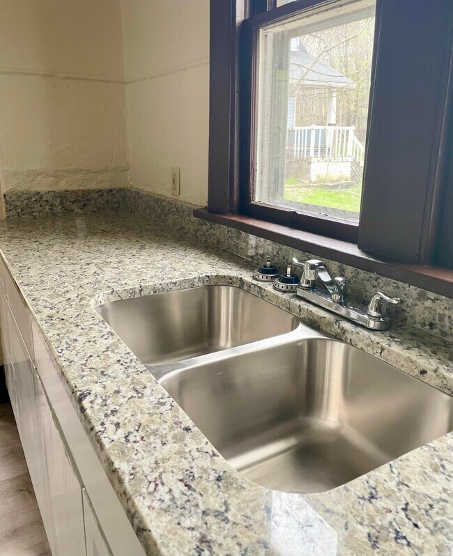 Photo - 354 Talbot Ave