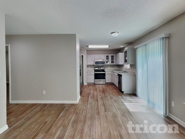 Photo - 433 Havenbrook Way NW