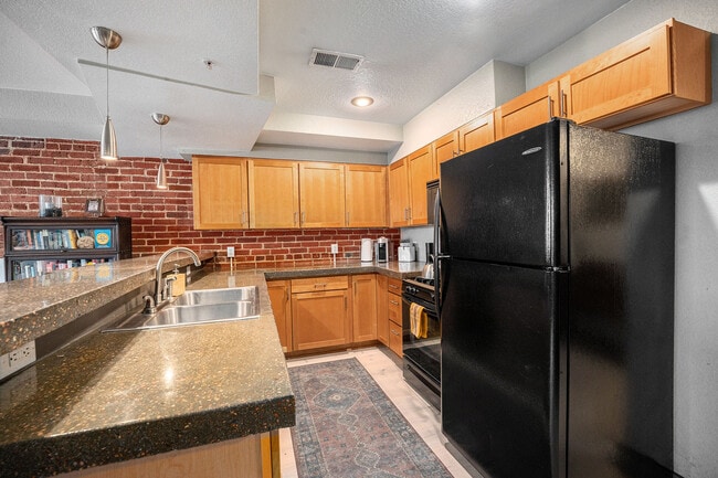 Photo - 232 N Broadway