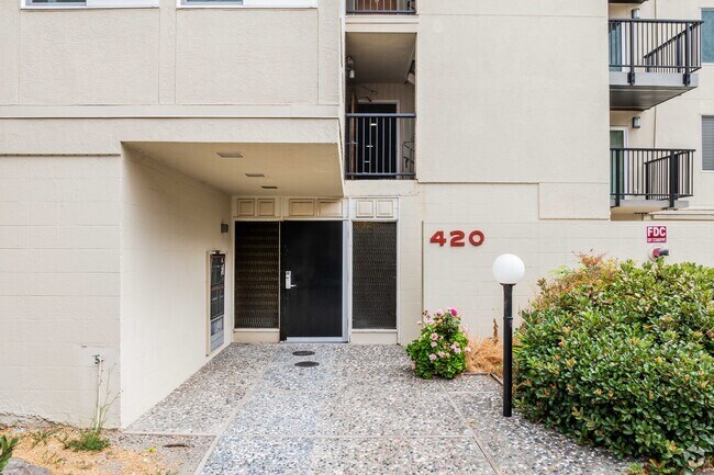 2HAB, 2BA - Entrada de 900 pies cuadrados - Adams Point Apartments Unidad 304