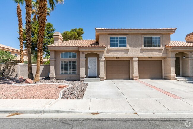 Building Photo - Spacious 2 Bed, 2.5 Bath Townhouse in Gree...
