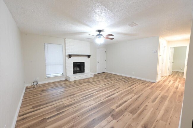 Photo - 1200 Matthews Ln