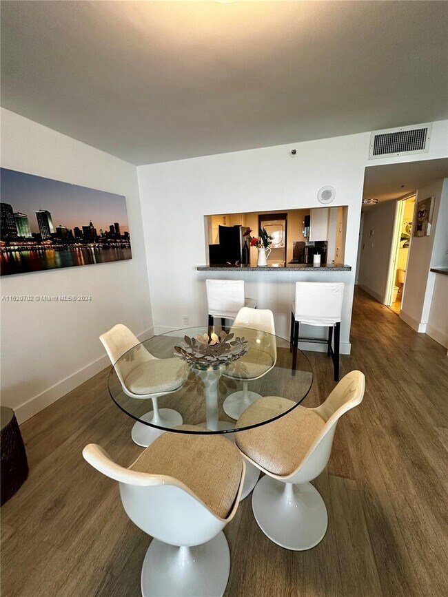 Photo - 1717 N Bayshore Dr Unidad A-1649