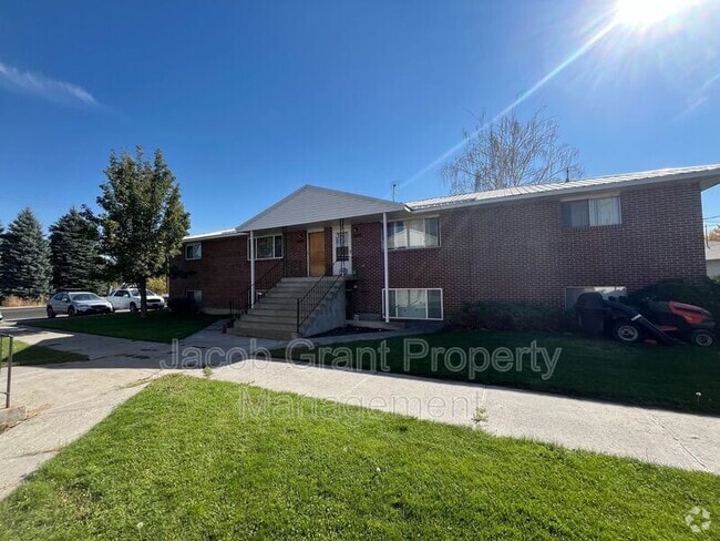 Building Photo - 2126 St Clair Rd Rental