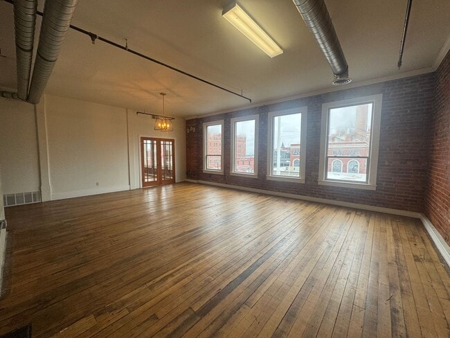 Photo - 811 Cook Building Unit 301