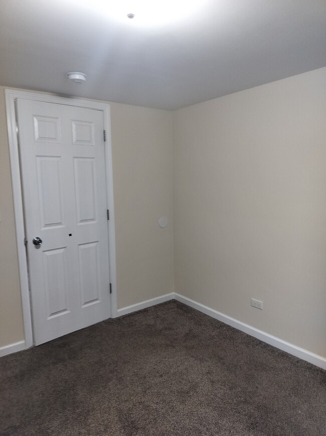 Building Photo - 239 S Locust St Unit 239 1/2