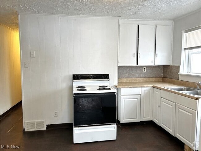 Building Photo - 106 S 12th St Rental