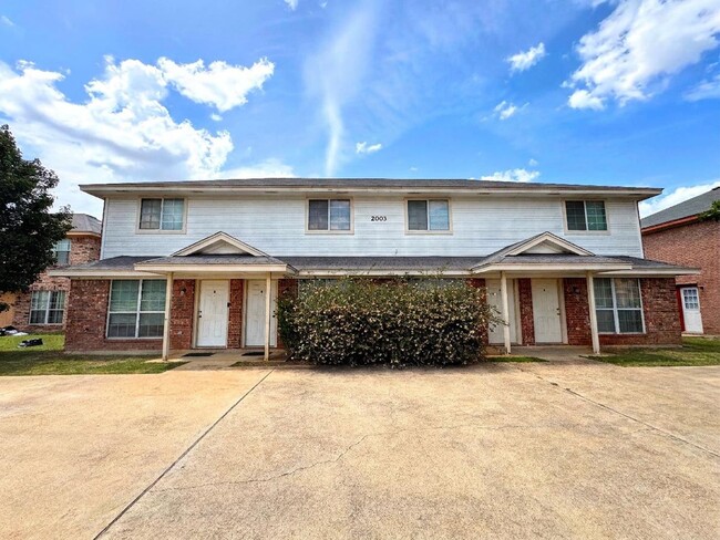 Building Photo - 2003 Monte Carlo Ln Unit Apt A