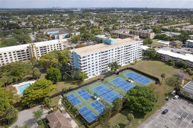 Building Photo - 919 Hillcrest Dr Unit 205 Rental