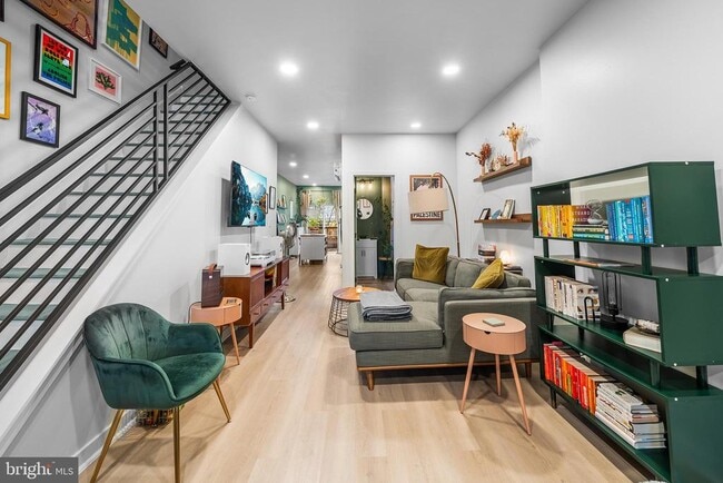 Photo - 5426 Irving St