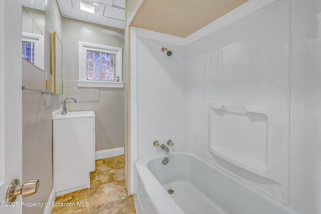 Photo - 1101 Washburn St