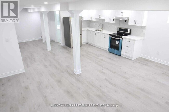 Photo - 1627 Baggins St