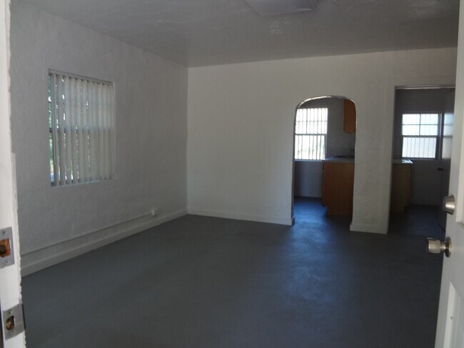 Picture may not be of exact unit, but of a similar one - 473-455 Johnstonville Rd Unit #3