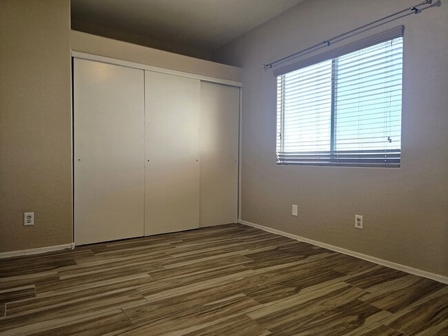 Photo - 2300 E Magma Rd