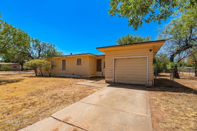 Photo - 1002 S San Jose Dr