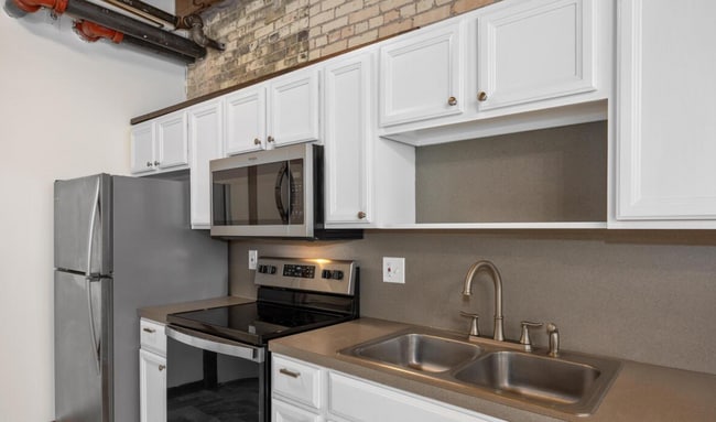 Photo - 940 Monroe Ave NW