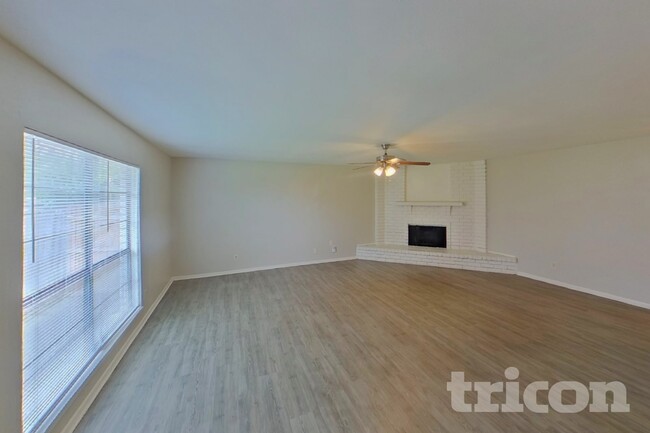 Photo - 332 Rockcrest Dr