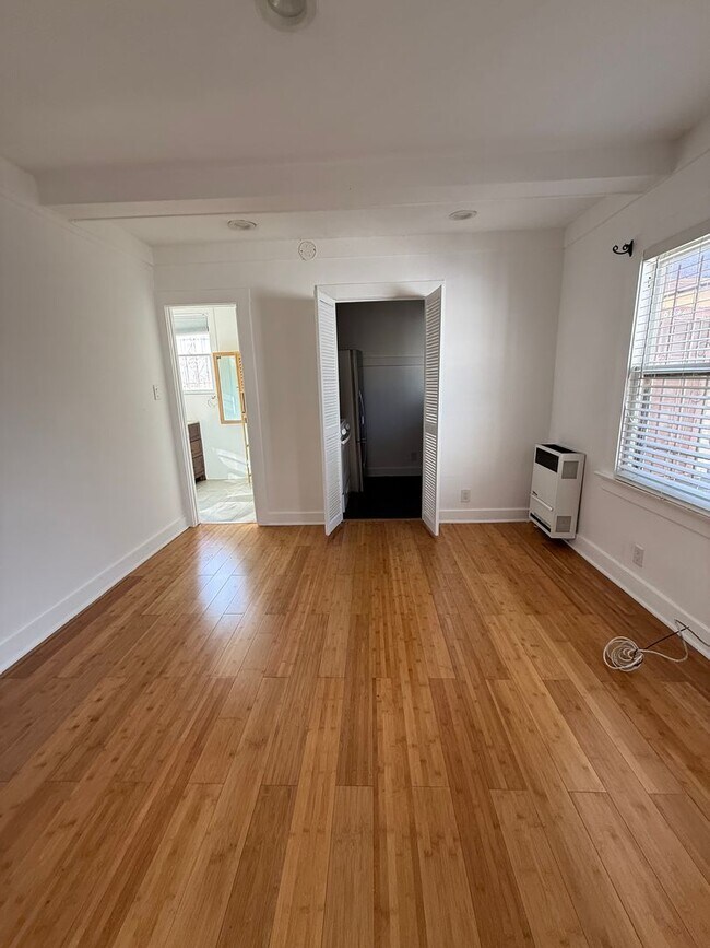 Photo - 6028 Eleanor Ave Unidad 6028 #1/2