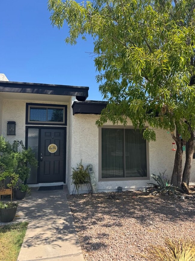Building Photo - 2-Bedroom Condo in Prime Mesa Location!