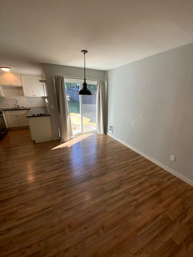Photo - Immaculate N Tacoma 3bdr 2bath with full size W/D