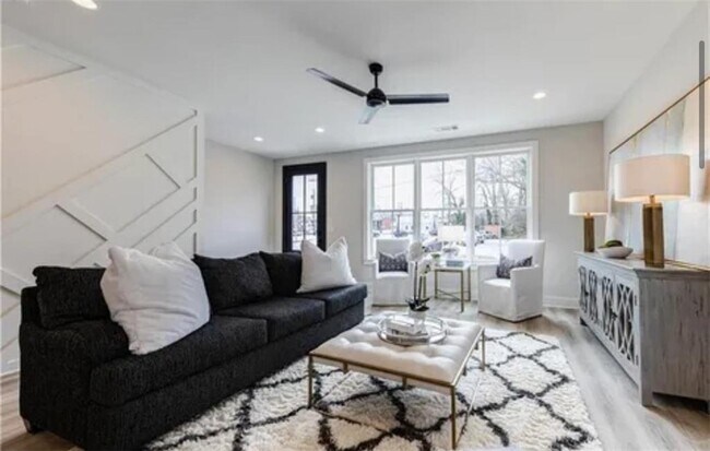 Photo - 585 King Arnold St