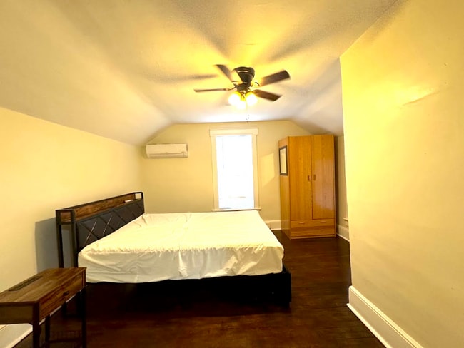 Photo - 1233 E Center St