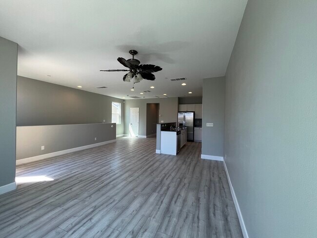 Photo - 4530 Townwall St