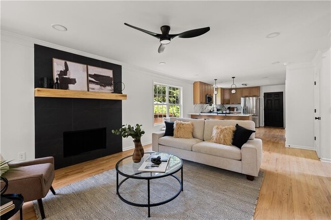 Photo - 1232 Memorial Dr SE