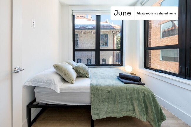 Room in Shared 4 bed/2 bath home in Dupont Circle