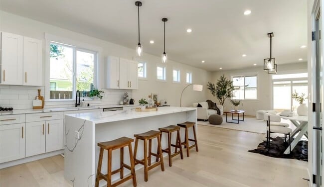 Photo - 10448 3rd Ave SW