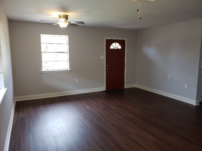 Photo - 646 Urbandale St