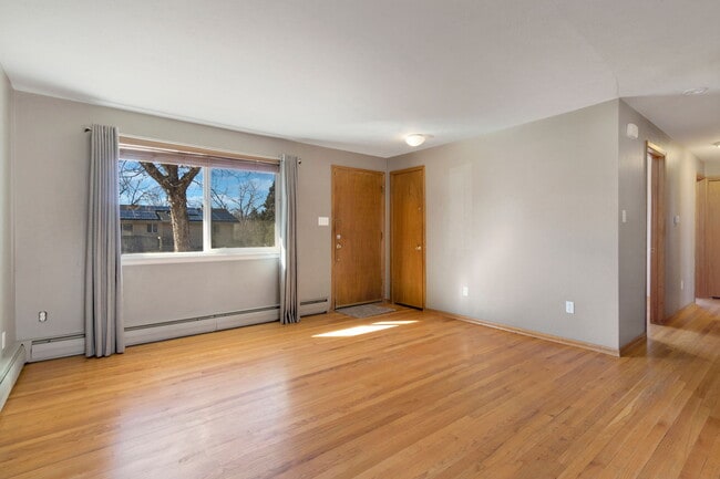 Photo - 7634 Newland St