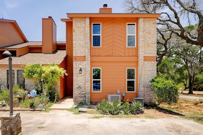 Building Photo - 10 Cypress Fairway Village Rental