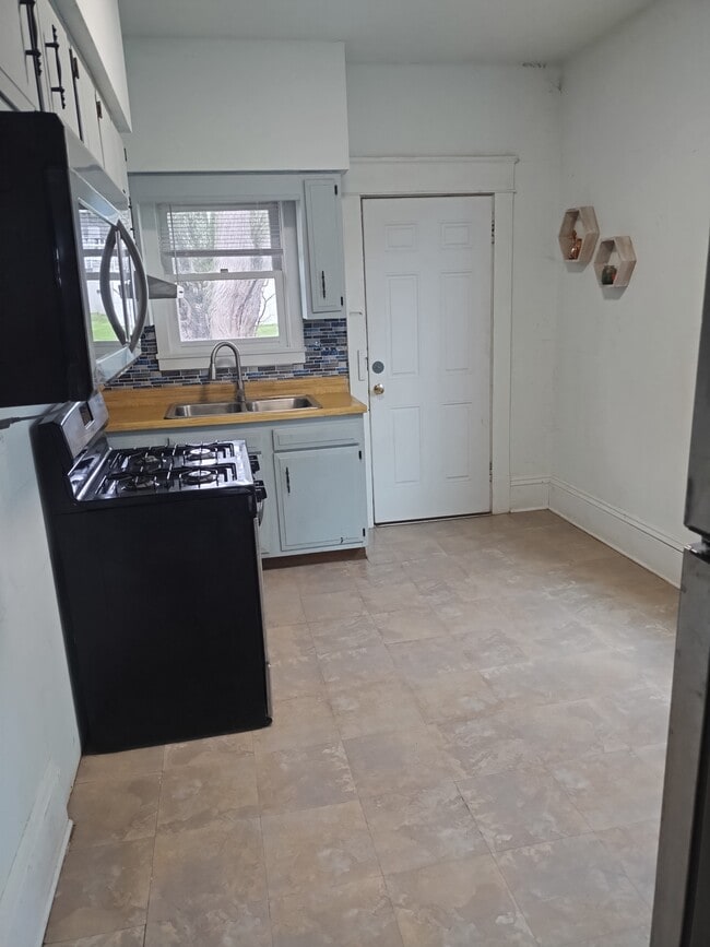 Photo - 932 Morton St