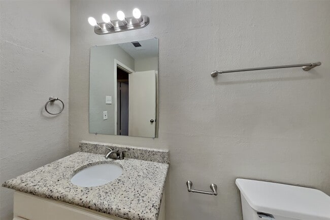 Photo - 6915 Renfro Dr