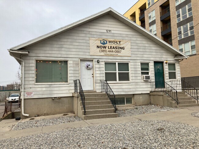 Photo - Cozy 1 Bedroom 1 Bathroom Apartment *Move ... Unit 12