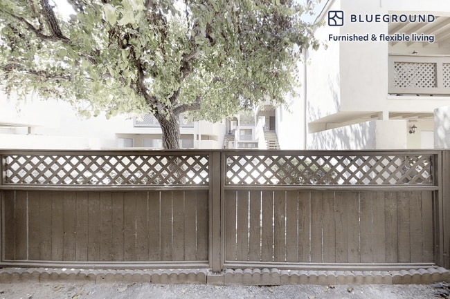 Photo - 6700 Warner Ave Apartamento Unidad FL1-ID8575A