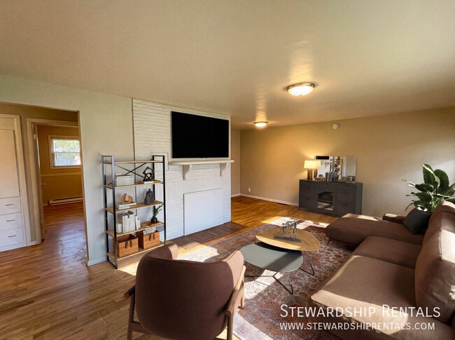 Photo - 2960 Alder St