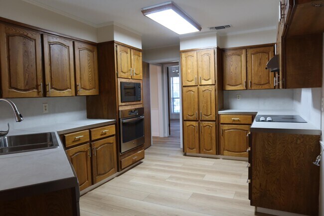 Photo - 4819 Royal Oak St