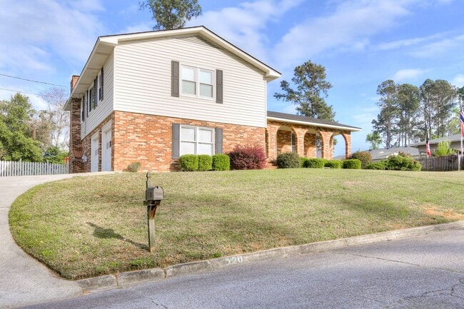 Photo - Great Location 4 Bedroom