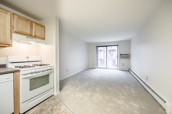LOWELL ARMS APARTMENTS
