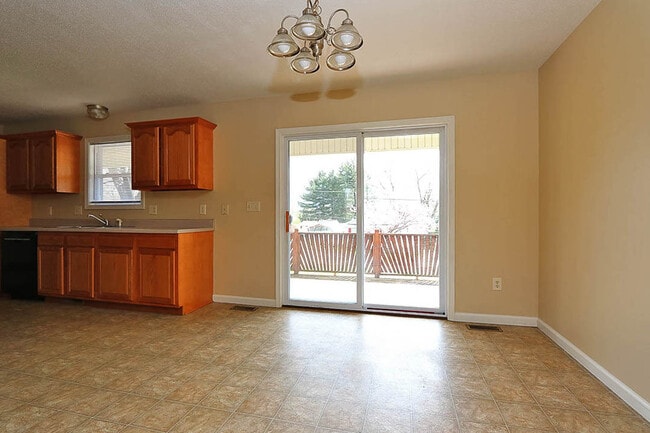 Photo - 4 Bedroom House Close to Campus