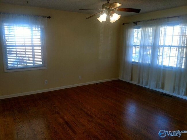 Photo - 11012 Crestfield Dr SE