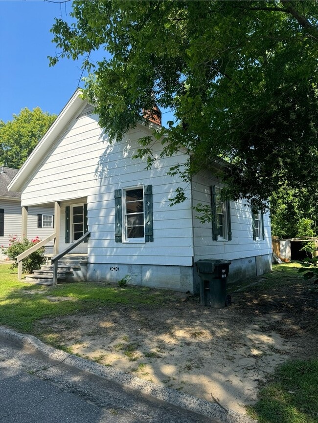 Photo - 323 Hasty St