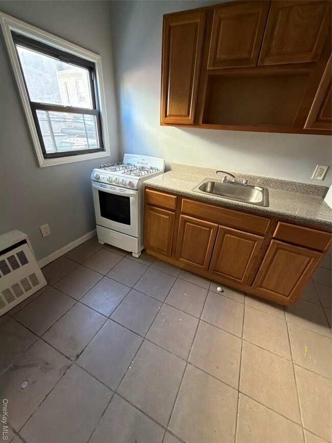 Photo - 110 School St