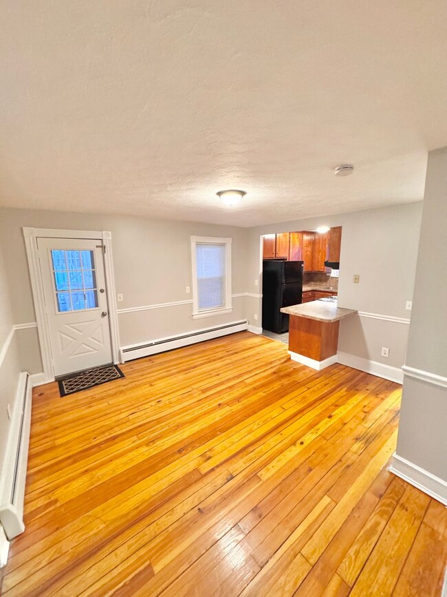 Photo - 7-9 Spring Street Unidad 7 Spring 1