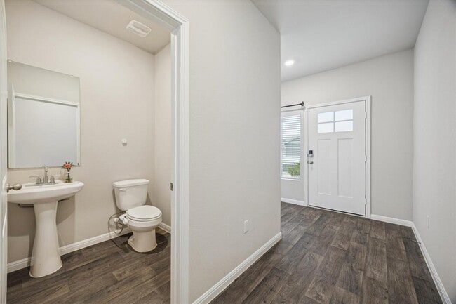 Photo - 724 Aster Pl