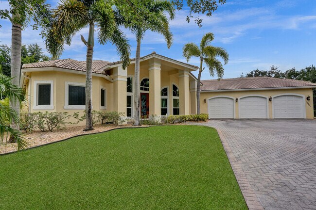 15910 Lindbergh Ln